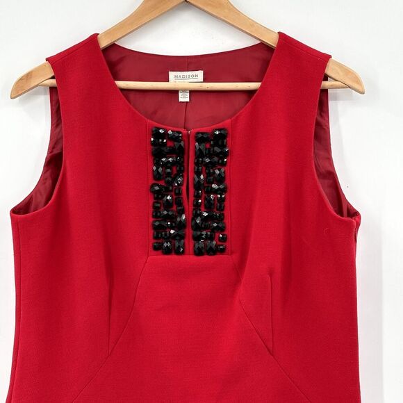 Madison Red Sleeveless Sheath Dress Size 10 Black Beaded Keyhole Neck Short - Picture 3 of 9